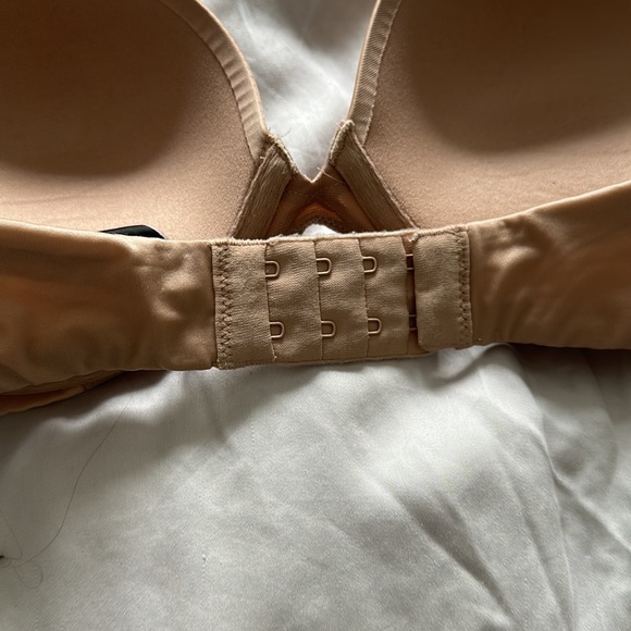 Victoria’s Secret nude strapless bra 32D - Picture 2 of 3